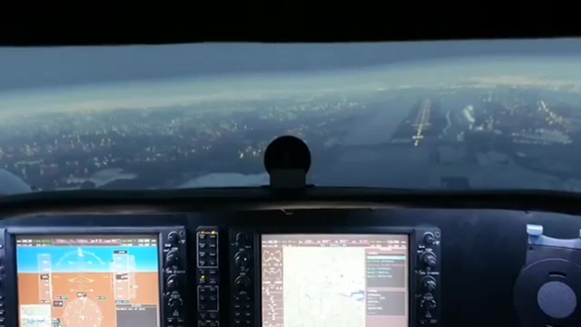 Piper Seneca Simulator Landing at London City Airport